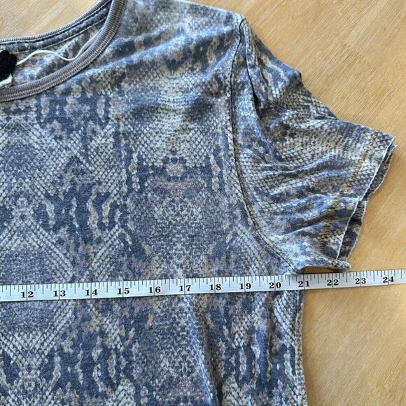 Free People We the Free Python Printed Tshirt Womens Gray Short Sleeve Snake PS - Picture 8 of 9